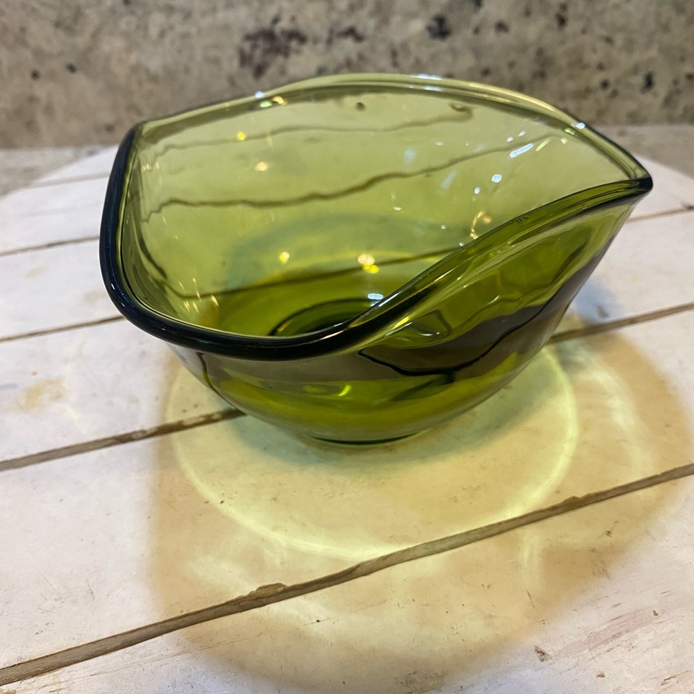 Anchor hocking‎ avocado green bowl